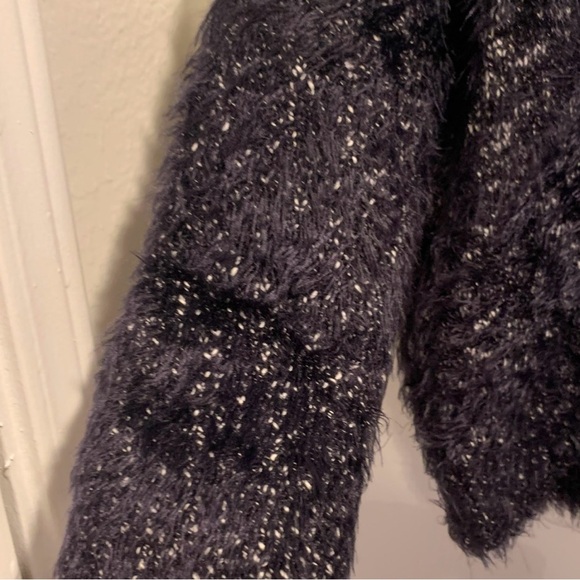 Express Off The Shoulder Women’s Fuzzy Eyelash Sweater w/ Thumbholes Size SP BLk - Picture 4 of 6